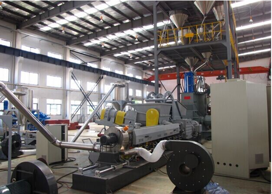 密煉(liàn)機+錐雙喂料機+雙螺杆擠出造粒機組 密煉(liàn)機+錐雙喂料機+雙螺杆擠(jǐ)出造粒(lì)機組