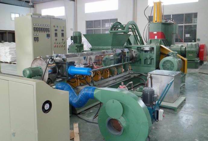 連續密煉機+熔體泵造粒機組 連續密(mì)煉機+熔(róng)體(tǐ)泵造粒機組